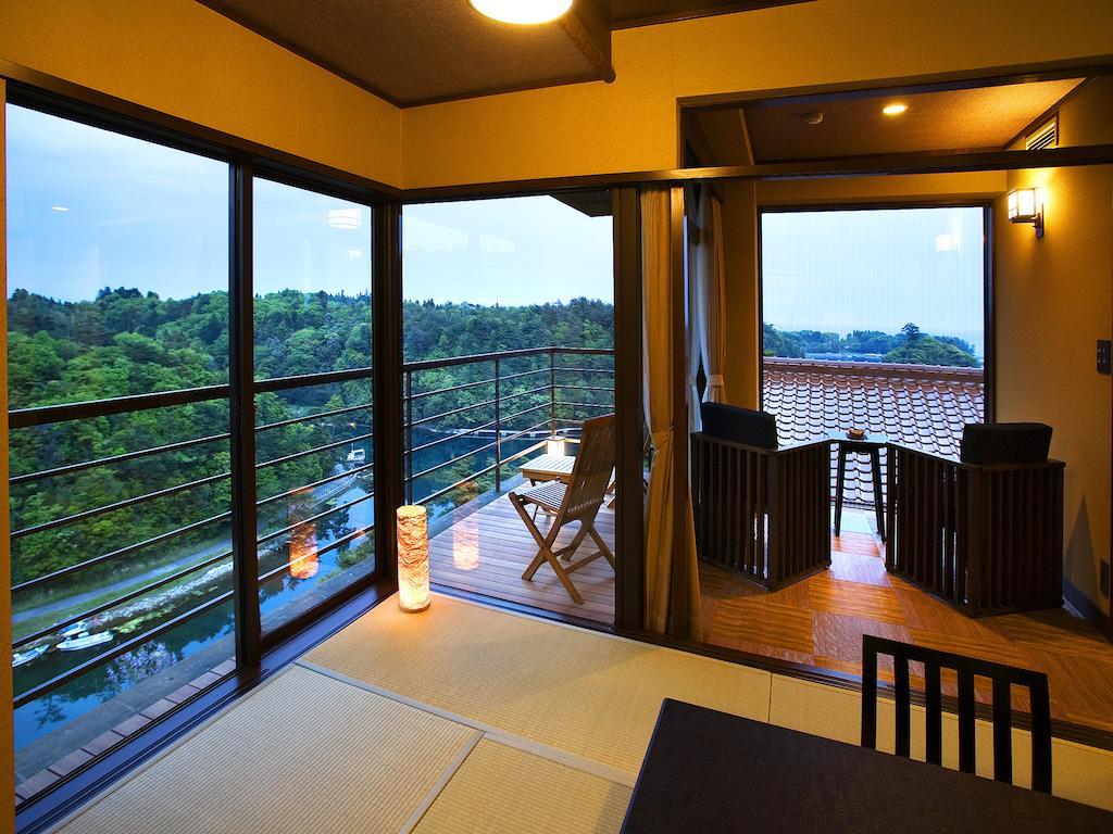 Noto Hyakurakusou Hotel Bilik gambar